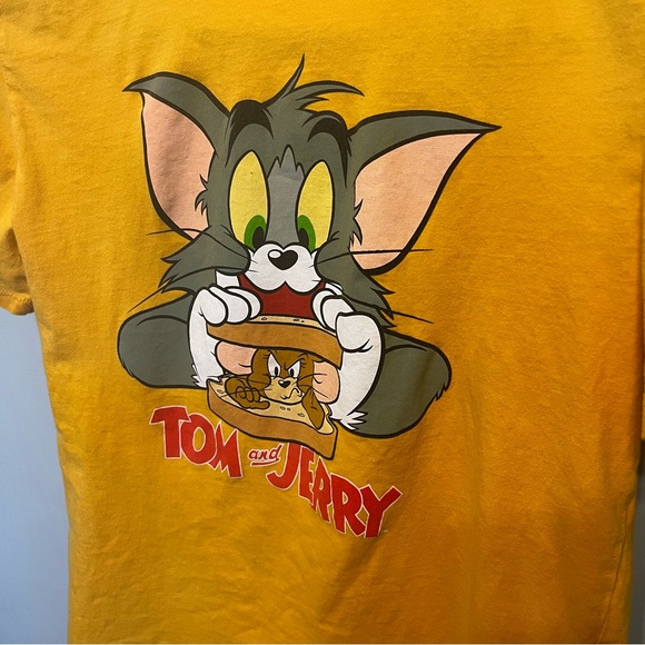 Tom and Jerry Yellow T-Shirt Tee Shirt Men’s Women’s Medium Pre-Owned - Picture 3 of 8